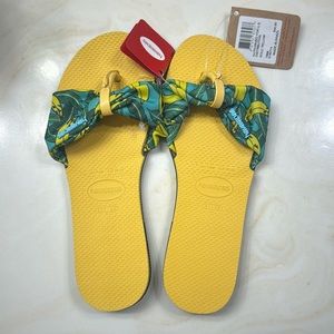 Havaianas good yellow flip flops. NWT size 7/8